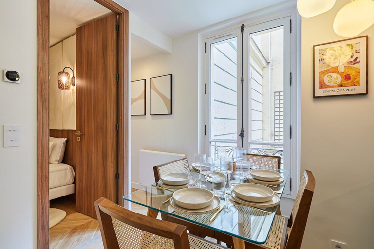 Dining 4, Superb Apartment 2 Bedrooms Center of Paris, Paris