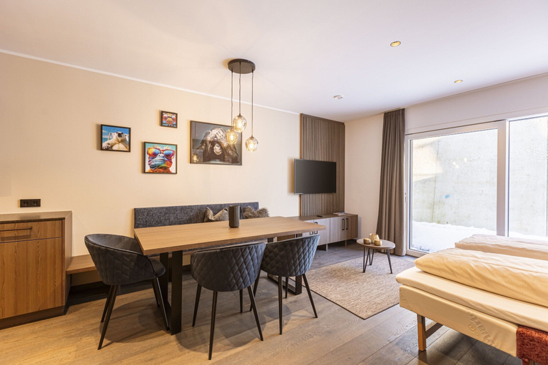 Room 3, Spacious Apartment With Terrace, Kitzbühel