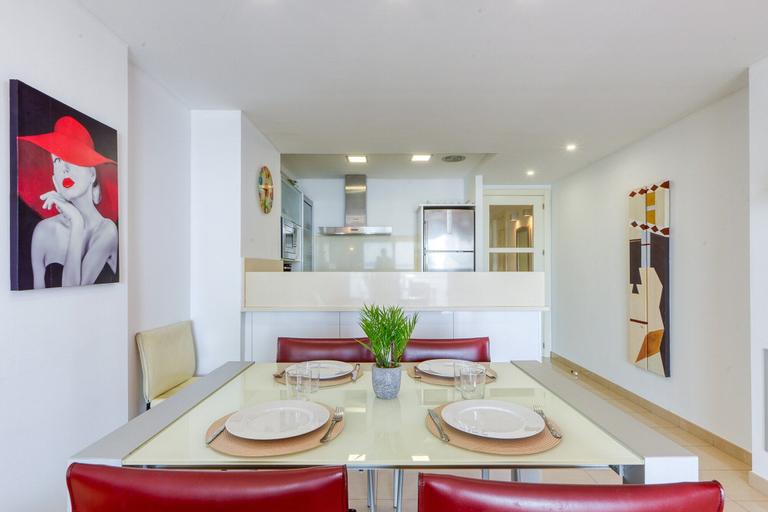 Dining 5, Apartment in Roses by the Beach With Pool, Girona