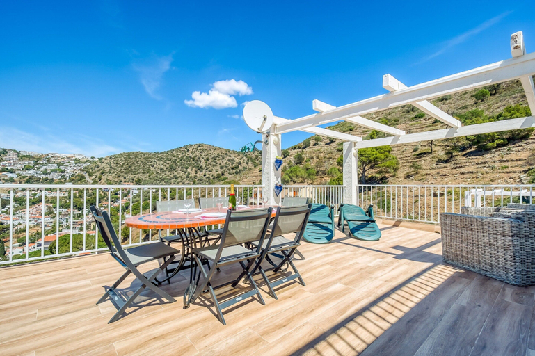 Balcony 2, Apartment in Roses Near Canyelles Beach, Girona