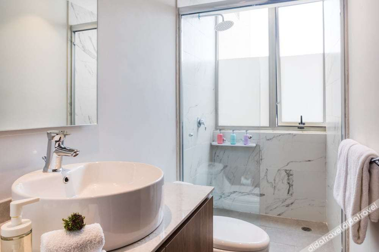 Bathroom 2, ULIV Apartments Polanco, Mexico City