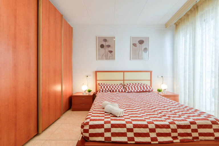 Room 2, Apartment in Roses Near Platja de Roses, Girona