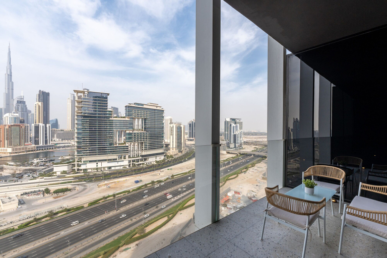 Room 2, Chic Business Bay Studio Burj View Balcony, Dubai