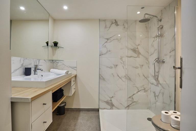 Bathroom, Charming studio Center of Paris Montmartre, Paris
