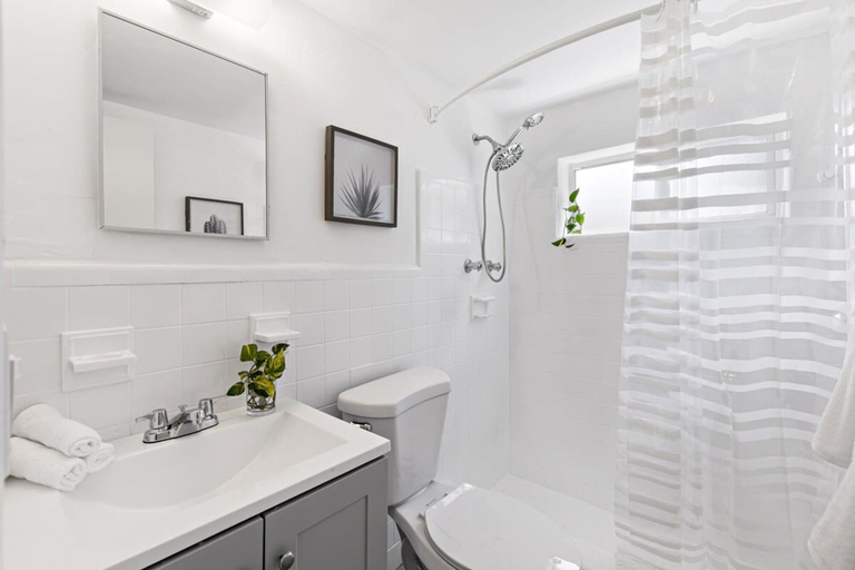 Bathroom 4, Lovely Studio With Great Location Free Parking, Broward