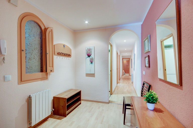 Reception 2, Apartment in Roses With Beachfront View, Girona