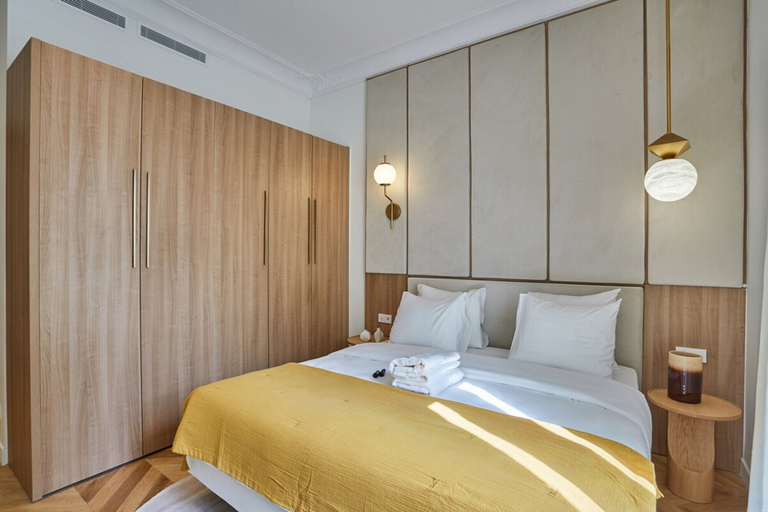 Room 4, 4 Rooms Apartment Opera Vendome, Paris