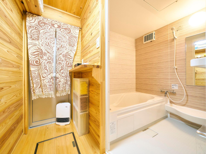 Bathroom 1, Kokoyui Guest House, Nachikatsuura