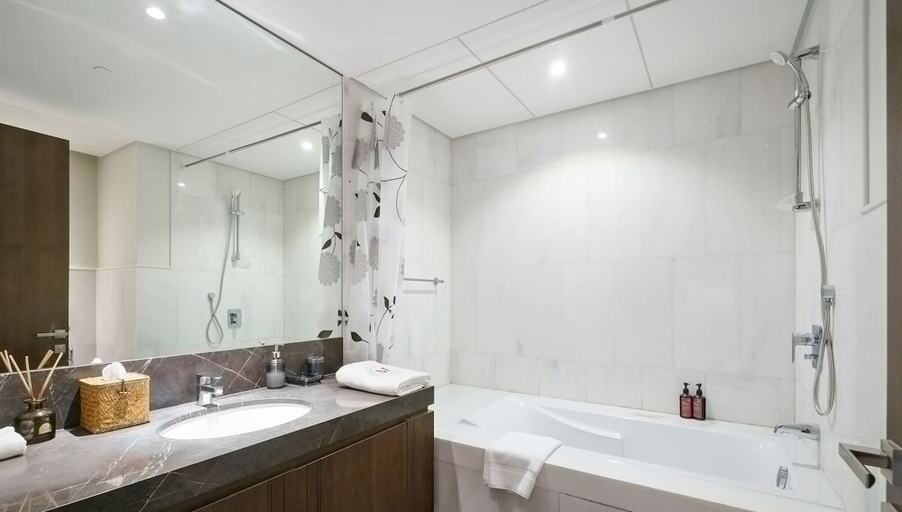 Room 5, High Floor Lux 2BR nr Top Golf Dubai Marina JLT, Dubai