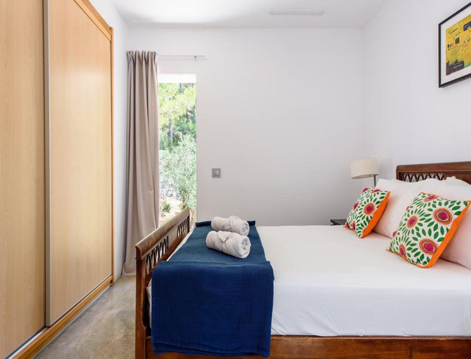 Room 5, Modern Holiday Home With Sunset Views, Baleares