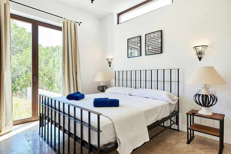 Room 2, Countryside Villa With Pool, Baleares