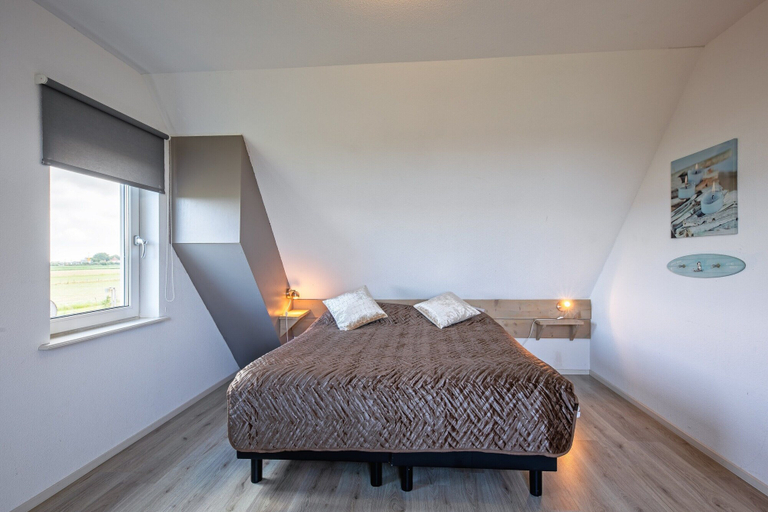 Room 2, Holiday Home With Wellness Garden, Texel