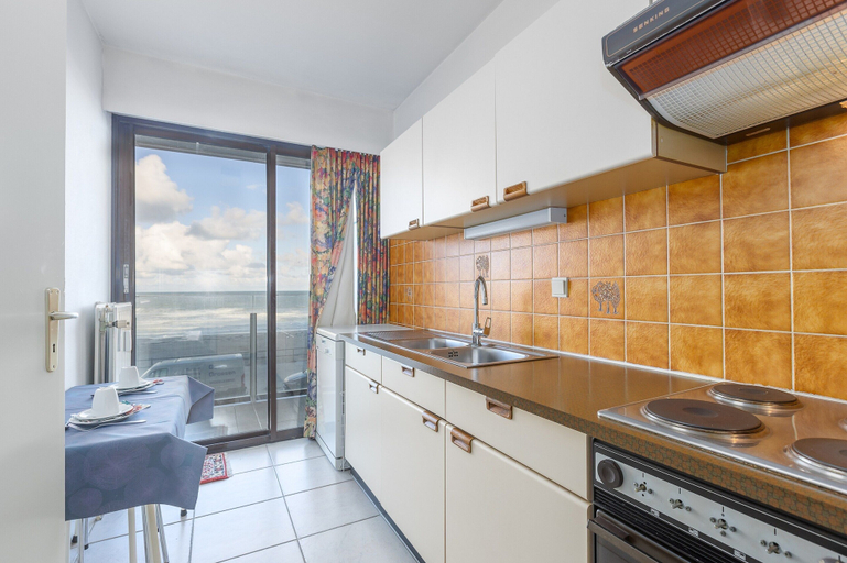 Private kitchen 2, Flat With Frontal sea Views and Parking, West-Vlaanderen