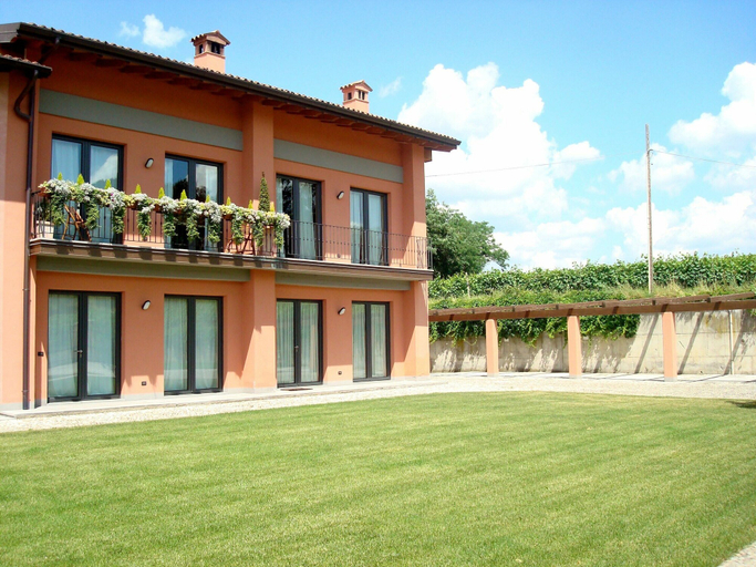 Exterior 4, Apartment in Iseo With Pool Views, Brescia