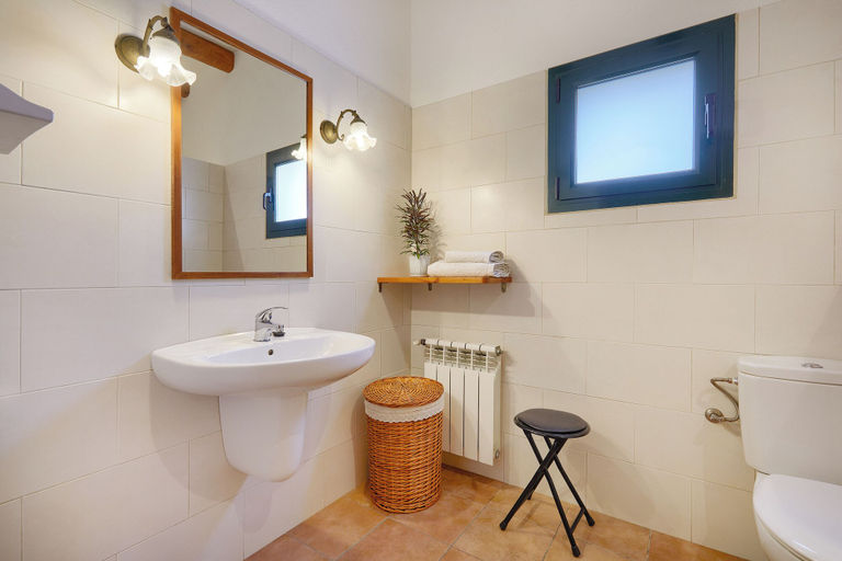 Bathroom 4, Can Pujol Turisme Rural, Girona