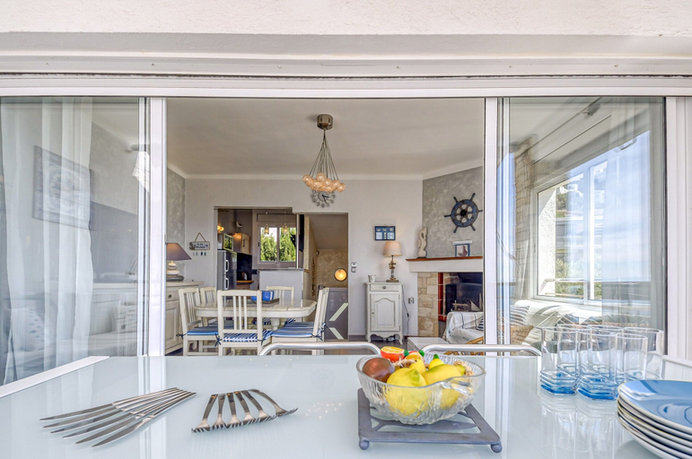 Living room 3, Apartment in Roses Near Platja Dels Palangrers, Girona