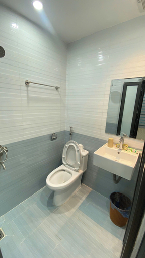 Bathroom 3, Era Apartment Duong Lang, Đống Đa