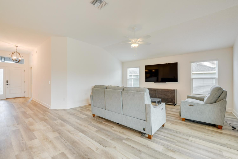 Others 5, Pool Access and Screened Patio Home in The Villages, Lake