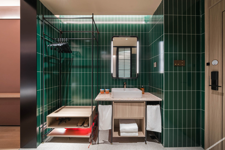 Bathroom 3, Orange Hotel Weihai Wendeng City Center Mishan Road, Weihai