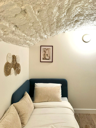 Room 2, Apartment Saint Germain des Pres Bon Marche, Paris
