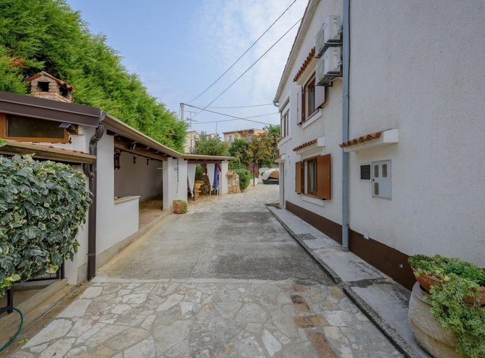 Exterior 3, Pretty Apartment With Balcony, Poreč