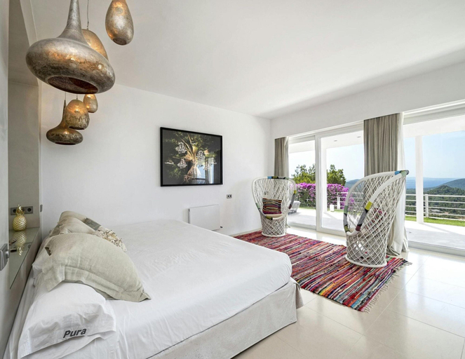 Room 4, Superb Villa With Private Pool, Baleares