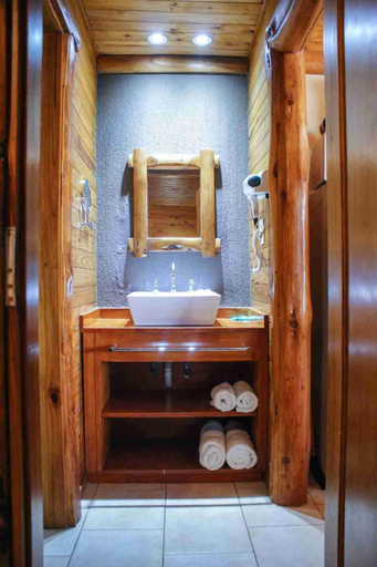 Bathroom 3, Balcon del Golf, Tornquist