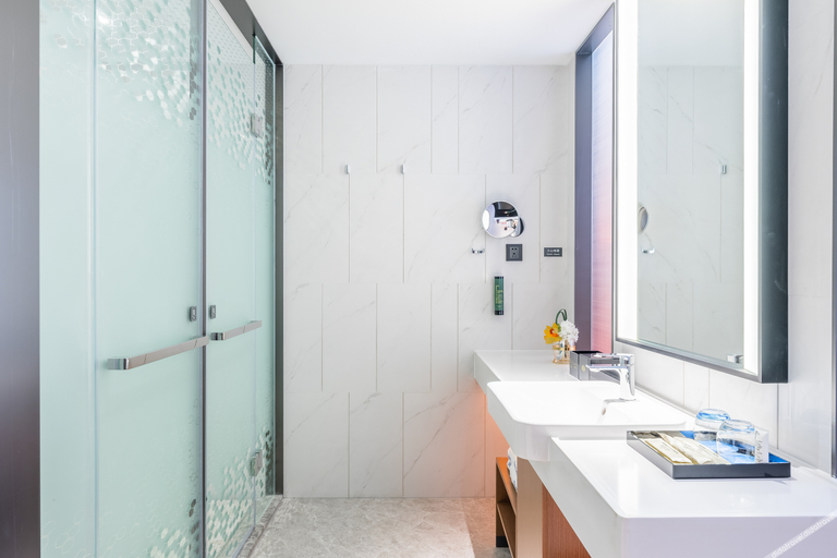 Bathroom 3, Hampton by Hilton Wuhan High-Speed Railway Station, Wuhan