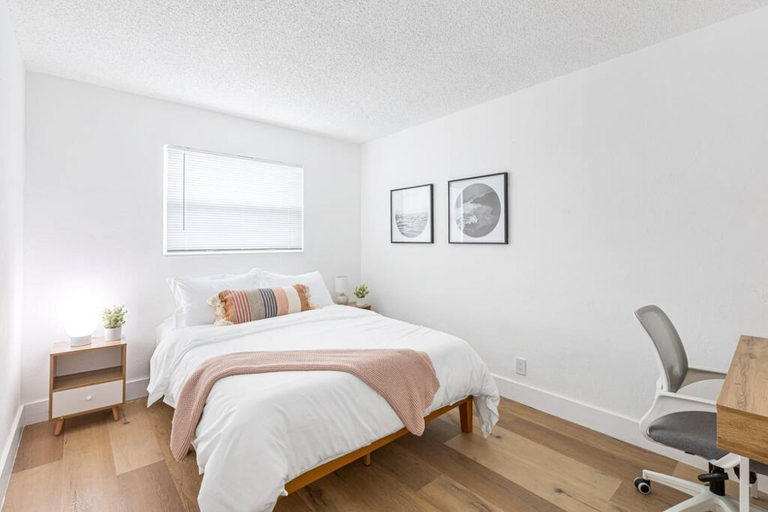 Room 3, Musicians Lounge - 2 BR With Parking Asssigned, Broward