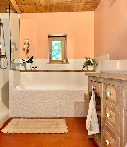 Bathroom, Le mas des muriers, Gard