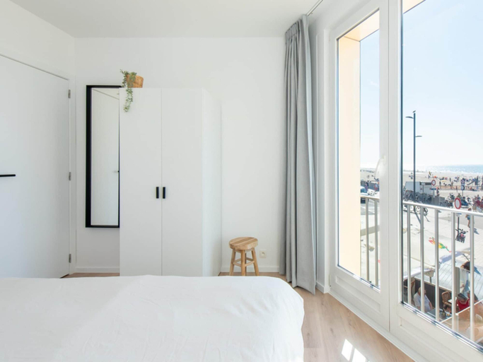 Room 3, Renovated Apartment With sea View in Mariakerke, West-Vlaanderen