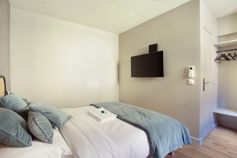 Room 4, Studio With AC Center of Paris, Paris