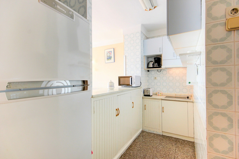 Private kitchen 4, Apartment in Roses by the Beach & Marina, Girona