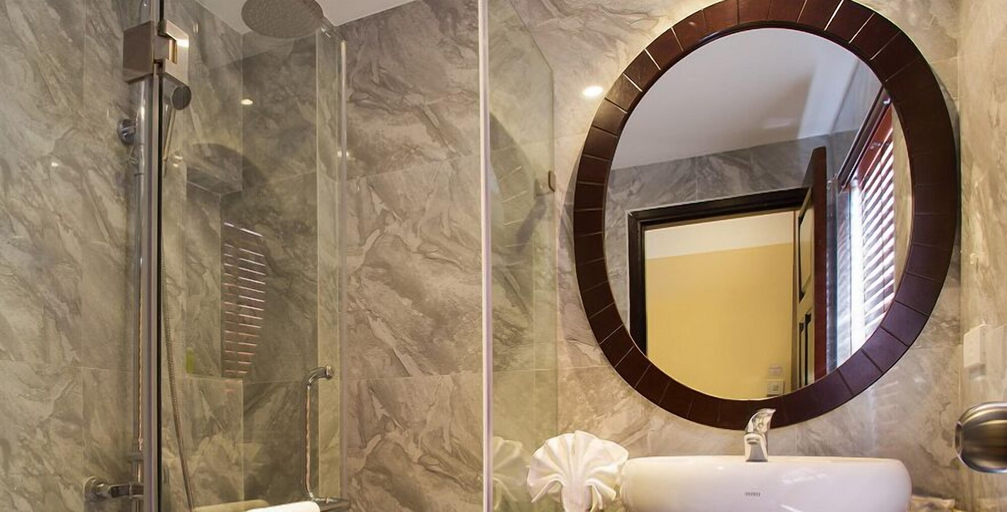 Bathroom 5, The Embassy Hotel Hanoi, Hoàn Kiếm