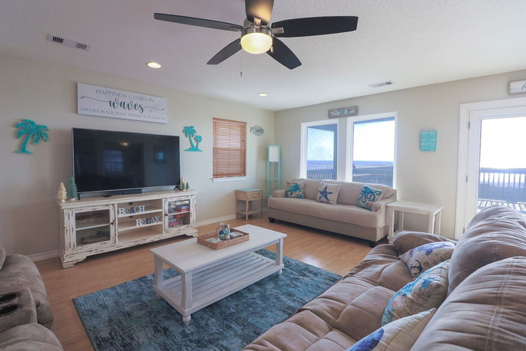 Interior, Superb Home With Private Walkover to Beach, Brazoria