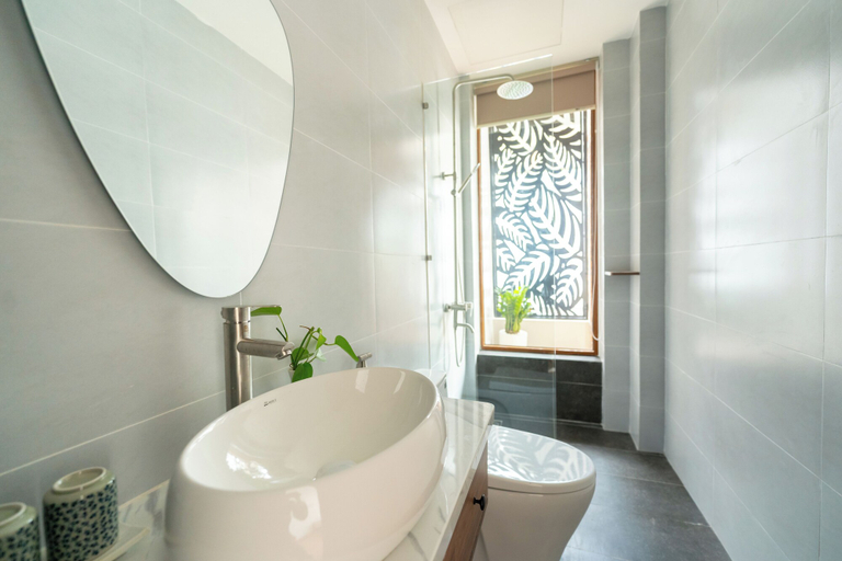 Bathroom 5, Sue Homestay, Huế