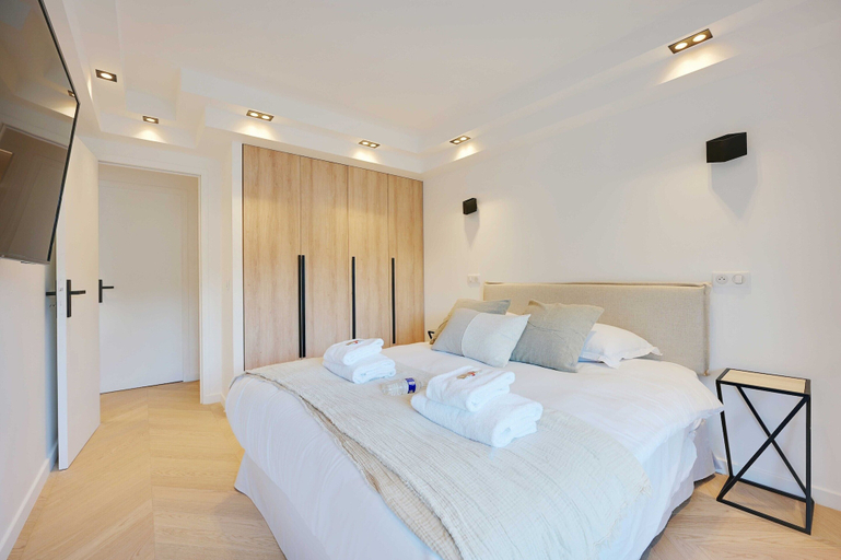 Room 4, Charming Apt With AC & Balcony, Hauts-de-Seine