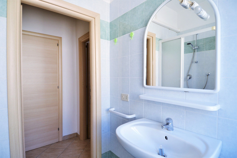 Bathroom 4, Apartment in Rosolina Mare Near the Sea, Rovigo