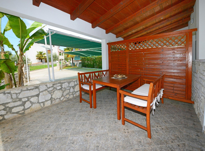 Others 4, Comfortable Apartment With Terrace, Poreč