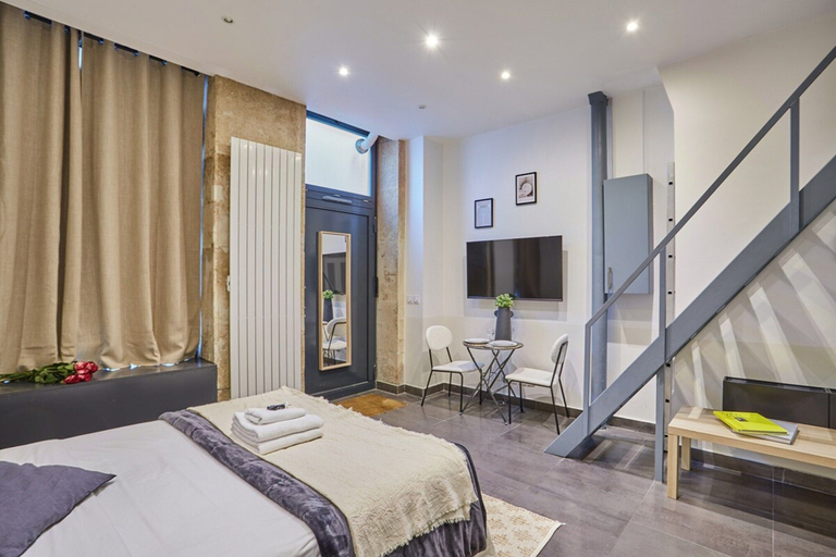 Room 3, Charming studio Center of Paris Montmartre, Paris