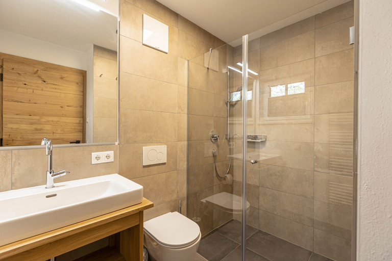 Bathroom 2, Superior Ferienhaus # 5A mit Sauna, Zell am See