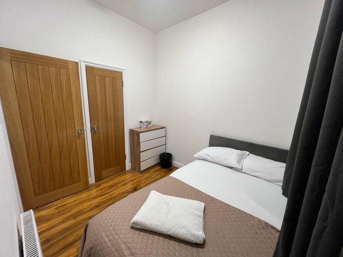 Bedroom 1, World Hotel, London