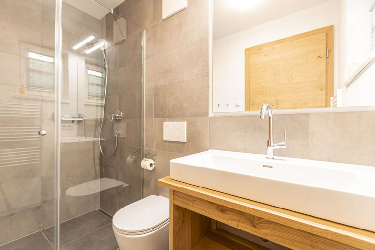Bathroom 2, Superior Ferienhaus # 5B mit Sauna, Zell am See