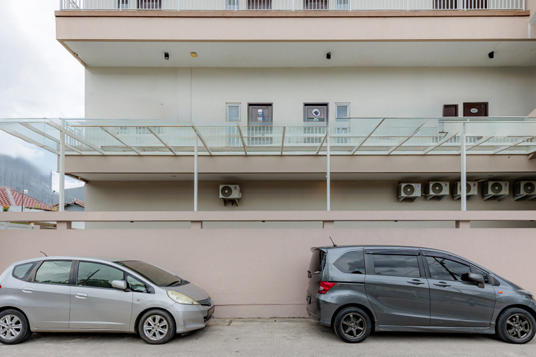 Exterior & Views 2, RedDoorz near Taman Palem, Jakarta Barat