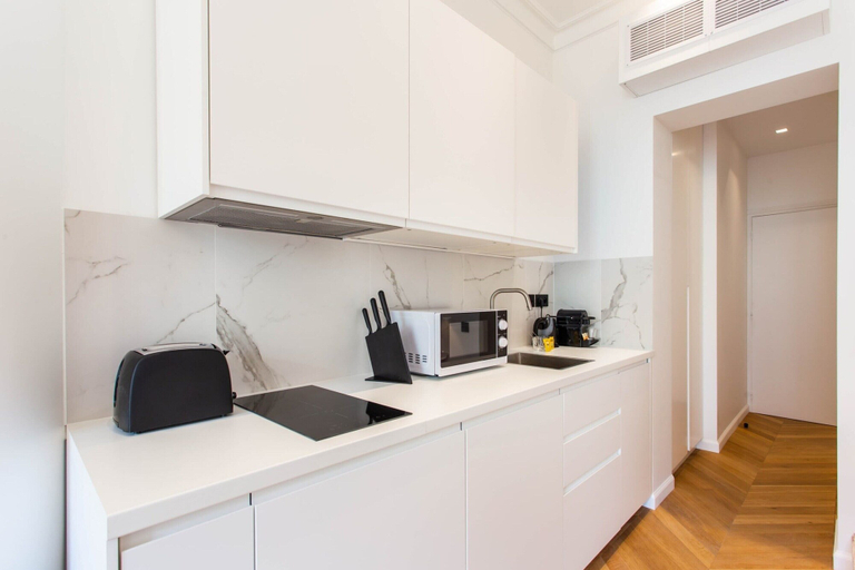 Private kitchen, Cozy Studio Retreat in the Heart of Paris - Madeleine Opera, Paris
