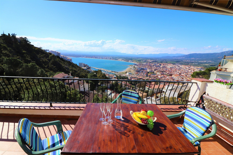 Balcony 5, Apartment in Roses Near Beach, Girona
