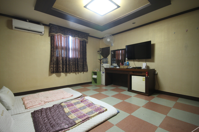 Bedroom 3, Changnyeong Namji Love Holic, Changnyeong