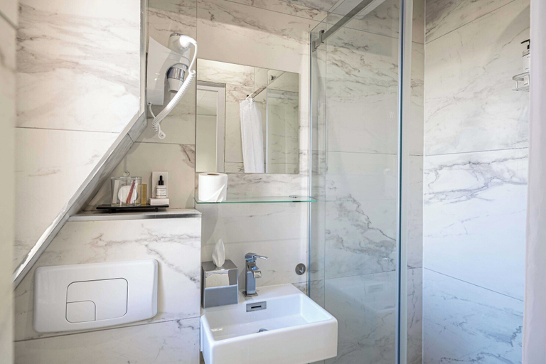 Bathroom, Hotel Avaton - Single Bedroom - Cannes Palais, Alpes-Maritimes