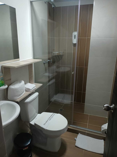 Bathroom 4, Hotel Monarka, Popayán