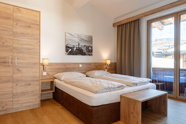 Room 2, Penthouse Near the ski Slope, Zell am See